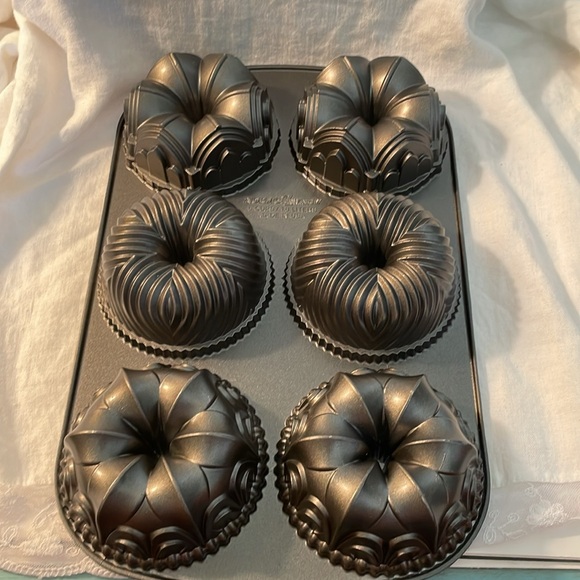 Nordic Ware Individual Bundt Cake Pan - Picture 2 of 3